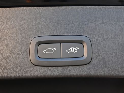 Used 2025 Volvo XC40 B5 Core image 20