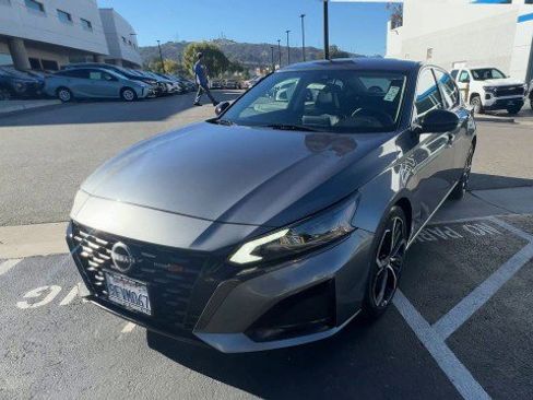 Used 2023 Nissan Altima 2.5 SR image 4