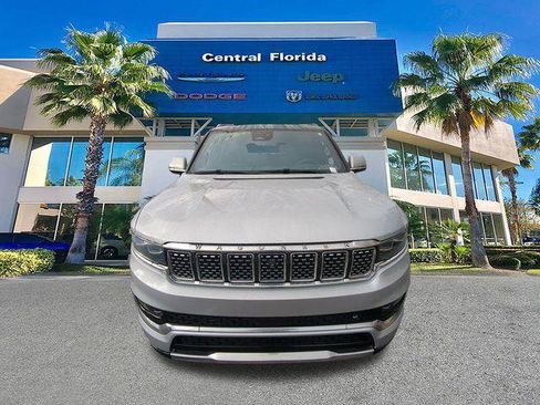 Certified 2022 Jeep Grand Wagoneer Series III w/ Rear Seat Video Group 1 image 3