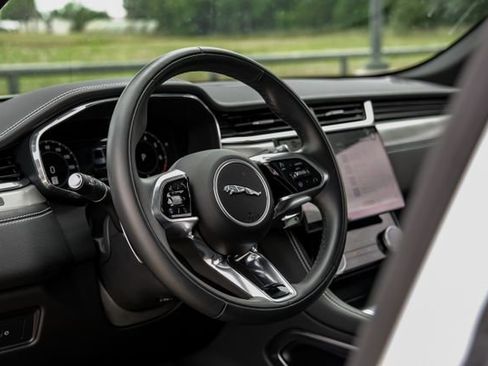 Used 2025 Jaguar F-PACE R-Dynamic S AWD/4WD image 19