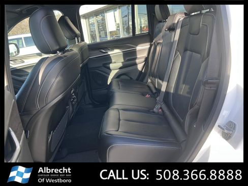 New 2025 Jeep Grand Cherokee Limited w/ Luxury Tech Group II AWD/4WD image 12