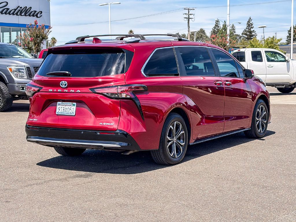 Used 2025 Toyota Sienna Platinum AWD/4WD image 4