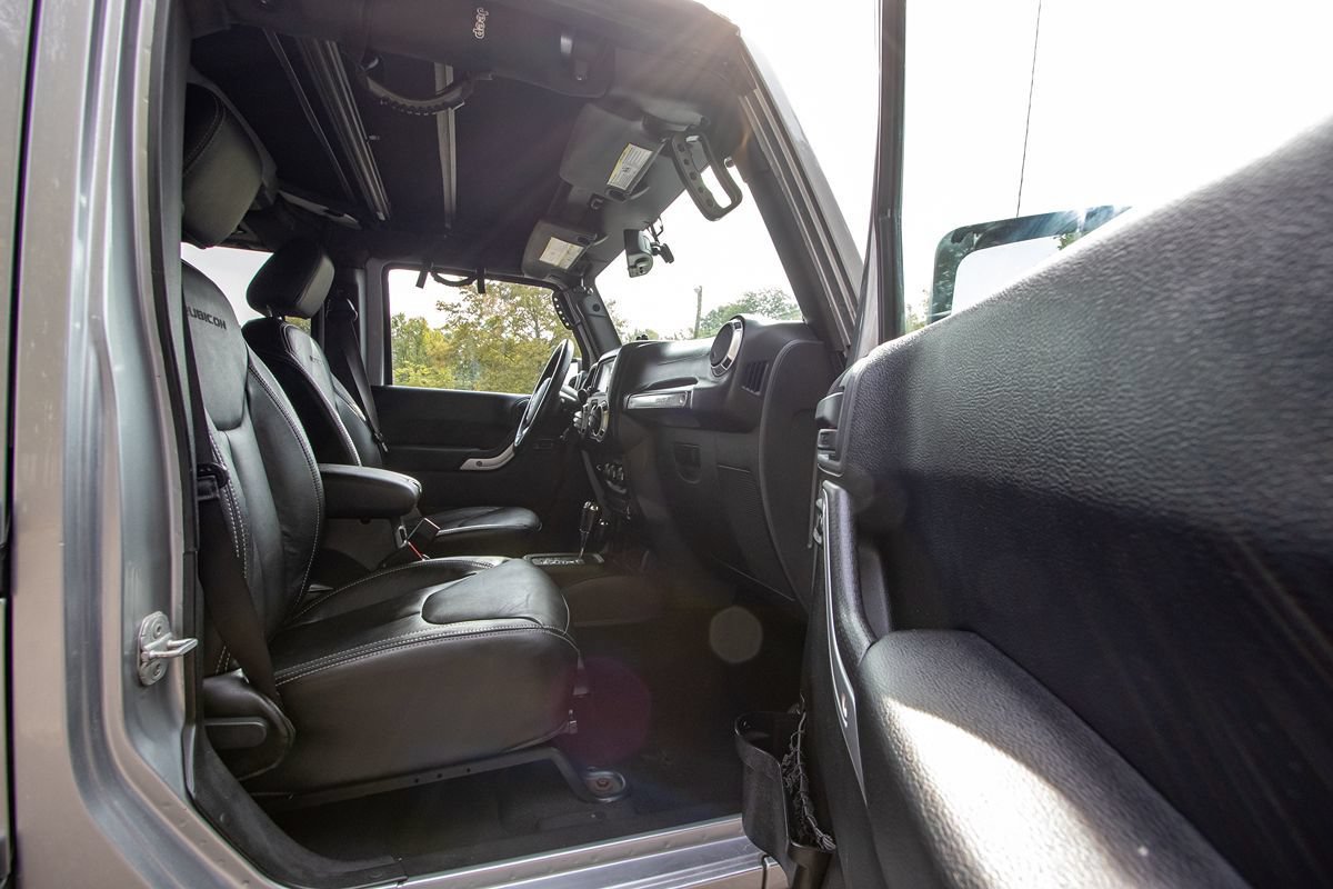 Used 2013 Jeep Wrangler Unlimited Rubicon w/ Connectivity Group AWD/4WD image 14