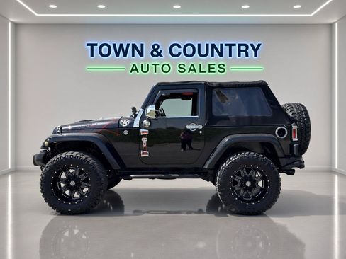 Used 2016 Jeep Wrangler Sahara AWD/4WD image 2