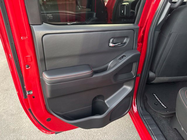 Used 2025 Nissan Frontier PRO-4X AWD/4WD image 17