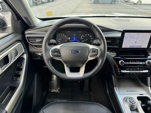 Used 2022 Ford Explorer Limited w/ Equipment Group 301A image 32