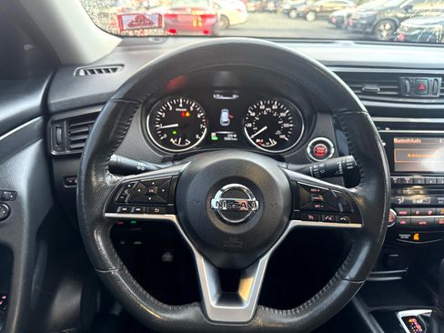 Used 2017 Nissan Rogue SV image 10