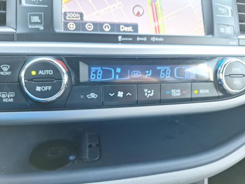 Used 2018 Toyota Highlander Limited image 28