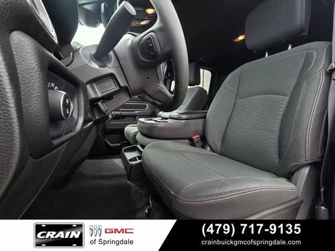 Used 2025 RAM 2500 Big Horn AWD/4WD image 24