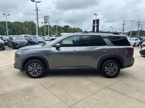 Used 2025 Nissan Pathfinder SV FWD image 4