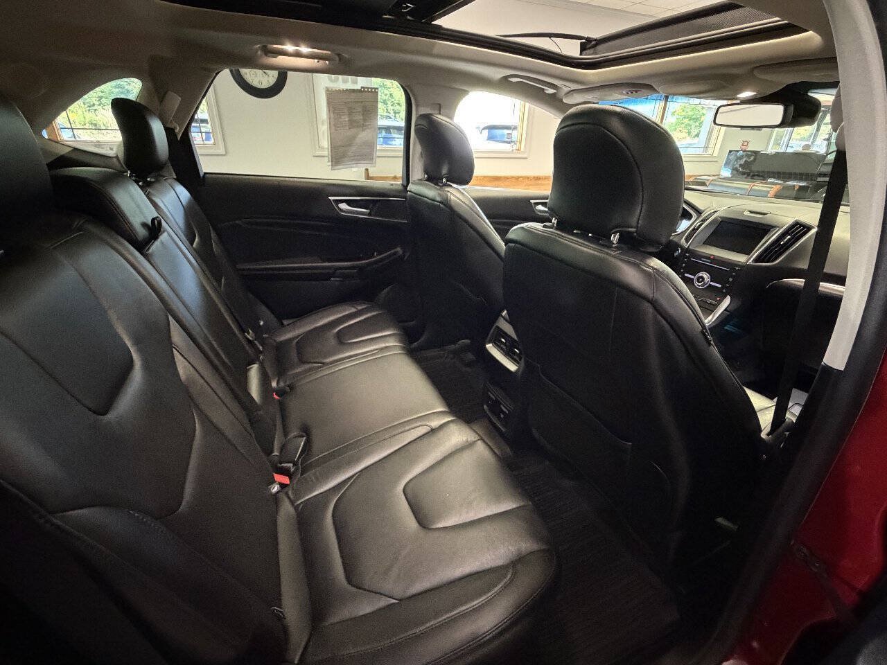 Used 2019 Ford Edge Titanium w/ Cold Weather Package AWD/4WD image 12