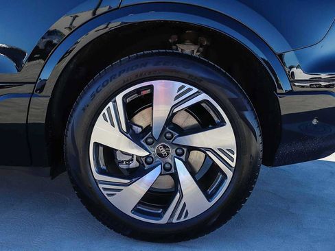 New 2025 Audi Q6 e-tron Premium image 13