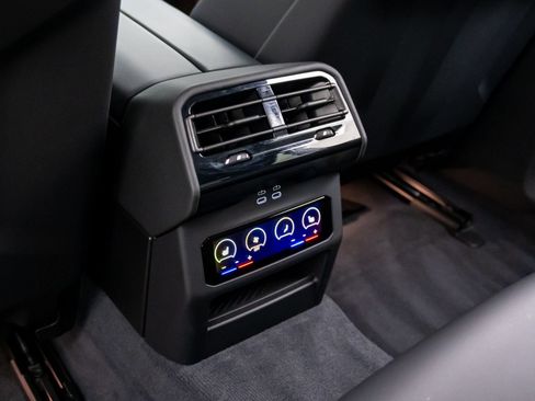 Used 2026 BMW M5 w/ Carbon Package AWD/4WD image 17