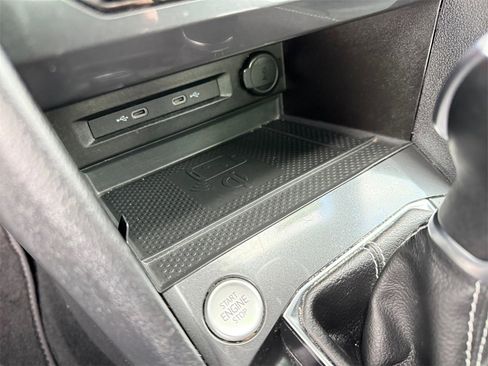 Used 2023 Volkswagen Tiguan SE image 31