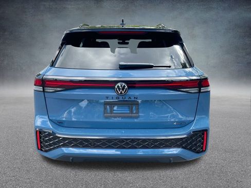 New 2025 Volkswagen Tiguan SE R-Line image 30