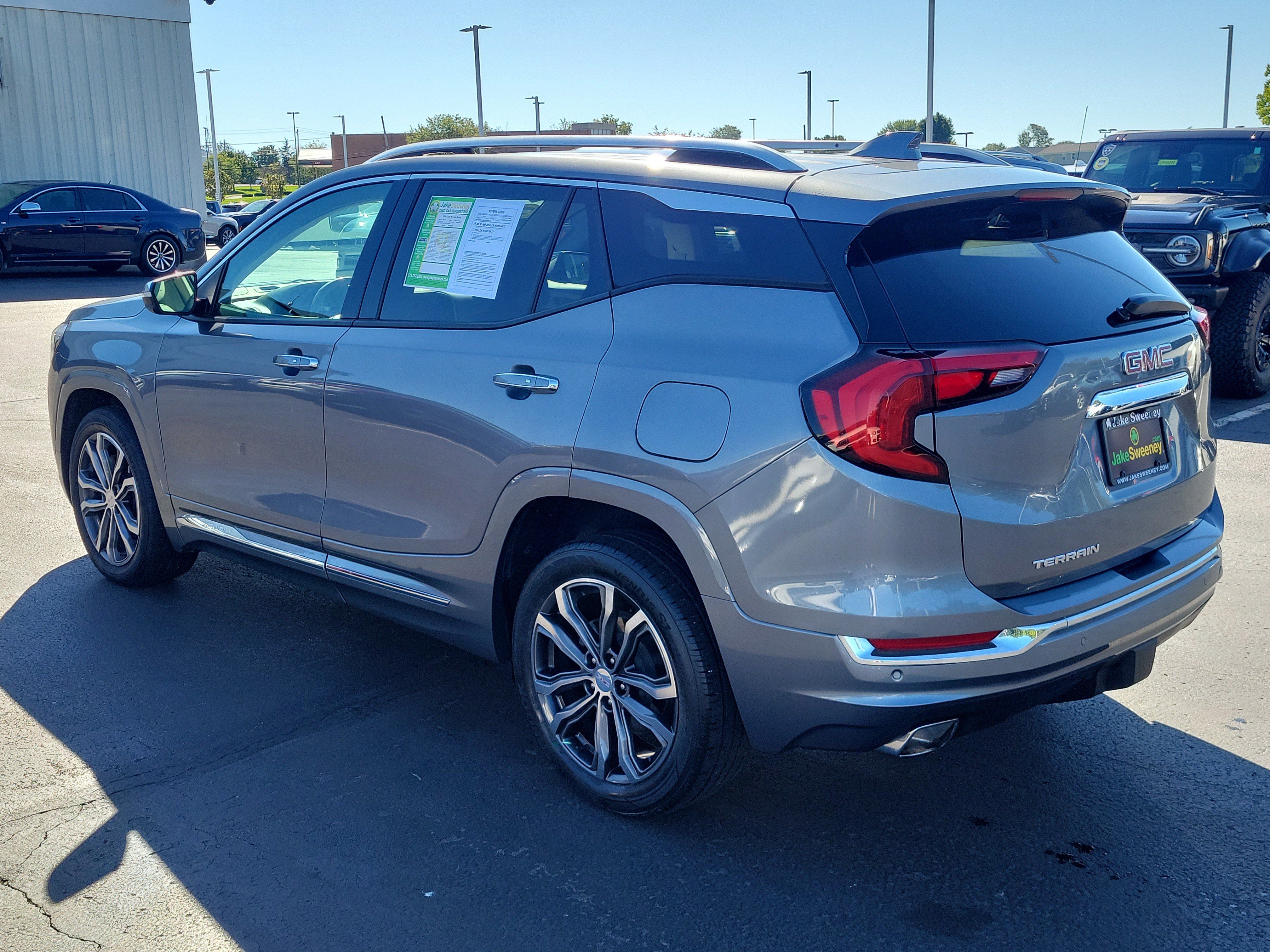 Used 2020 GMC Terrain Denali w/ Denali Premium Package FWD image 3