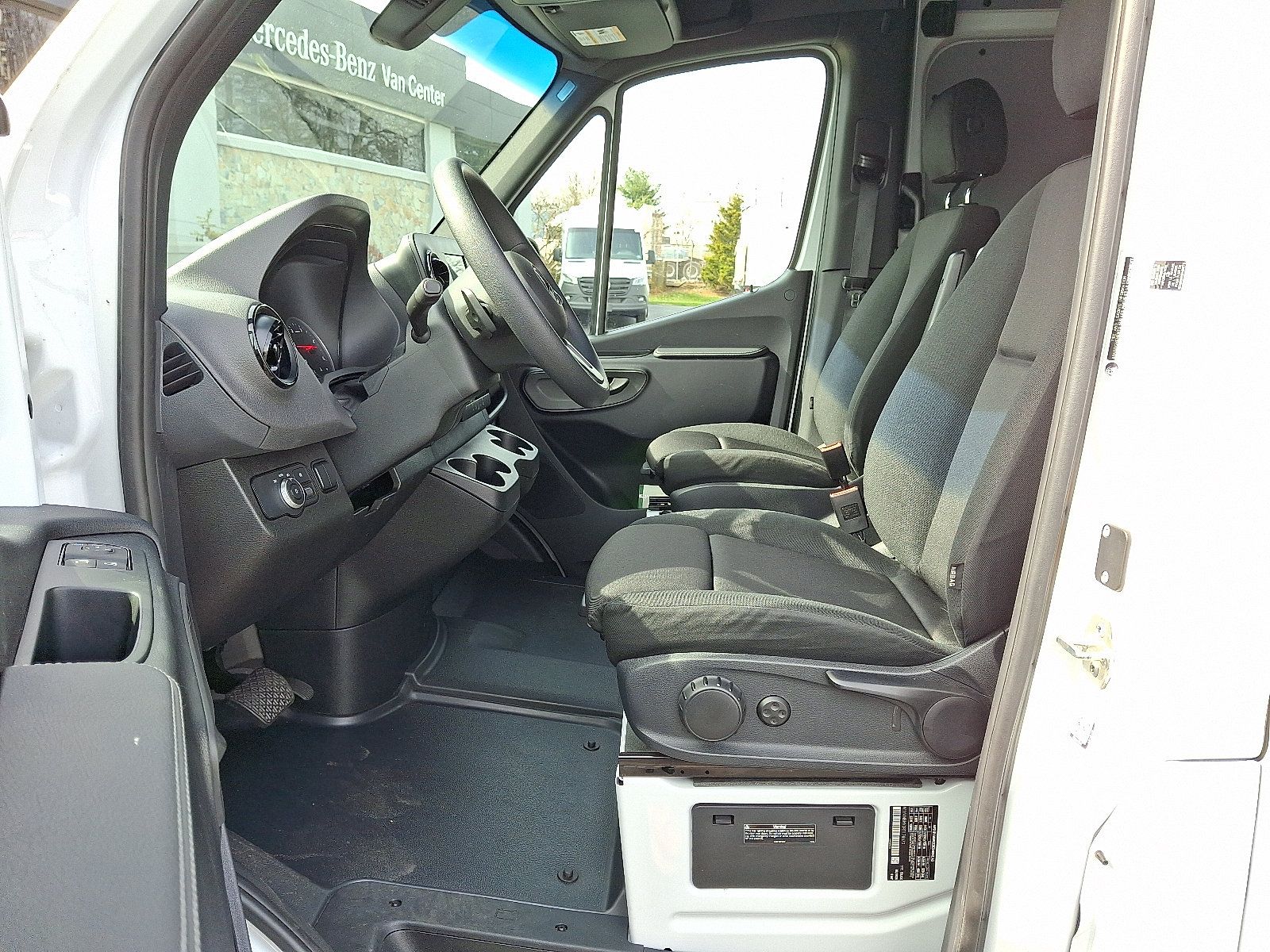 Used 2024 Mercedes-Benz Sprinter 2500 image 14