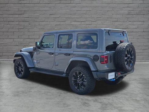 Used 2022 Jeep Wrangler Unlimited Sahara w/ Cold Weather Group AWD/4WD image 3