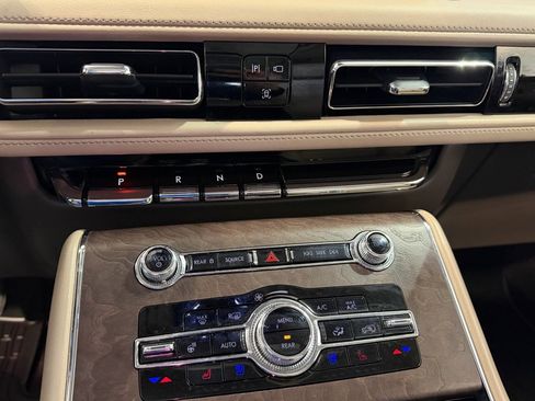 Used 2023 Lincoln Aviator Reserve w/ Equipment Group 201A image 14