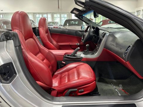 Used 2006 Chevrolet Corvette Convertible w/ Preferred Equipment Group RWD image 59