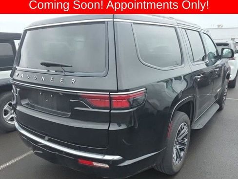 Used 2023 Jeep Wagoneer 4WD w/ Premium Group I image 2