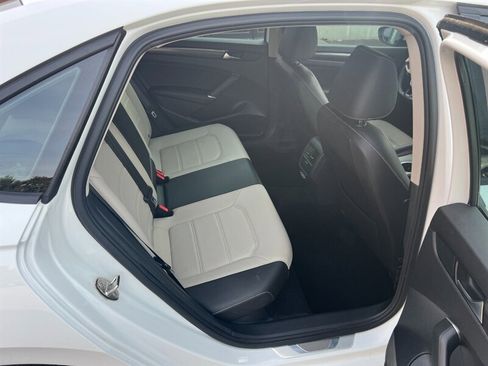 Used 2020 Volkswagen Passat 2.0T R-Line image 12