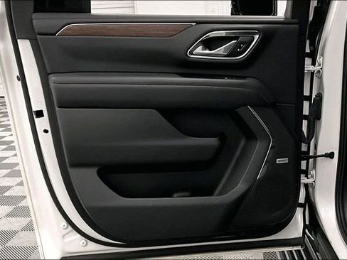 Used 2022 Chevrolet Suburban High Country w/ LPO, Illumination Package AWD/4WD image 22