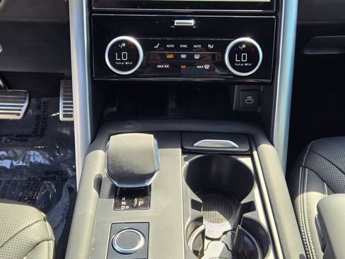 Used 2023 Land Rover Discovery Metropolitan Edition AWD/4WD image 23