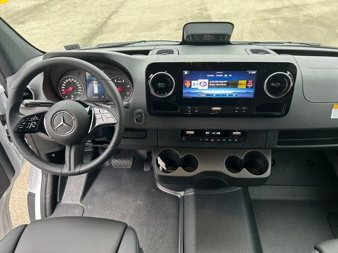 New 2026 Mercedes-Benz Sprinter 2500 image 12