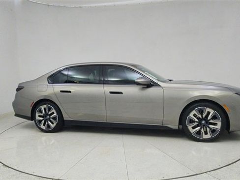 Used 2024 BMW 740i image 61