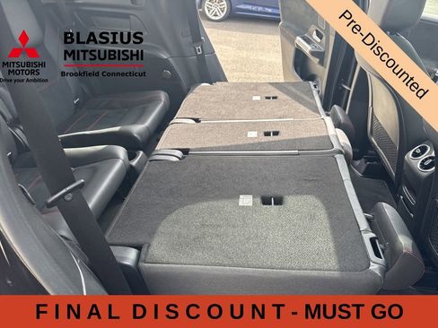 Used 2021 Mercedes-Benz GLB 250 4MATIC w/ AMG Line image 23