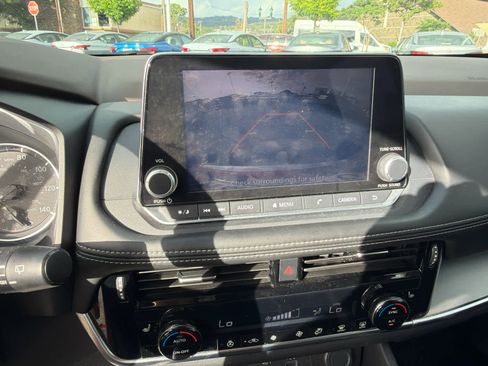 Used 2023 Nissan Rogue SV w/ SV Premium Package image 7