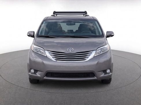 Used 2017 Toyota Sienna Limited AWD/4WD image 2