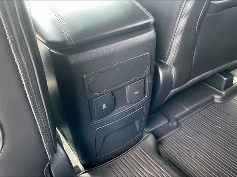 Used 2023 Ford Explorer XLT w/ Equipment Group 202A RWD image 34