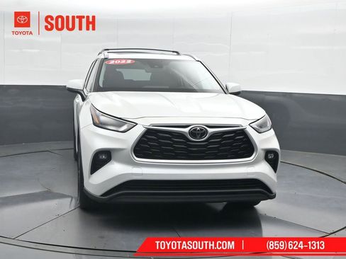 Used 2022 Toyota Highlander XLE image 5
