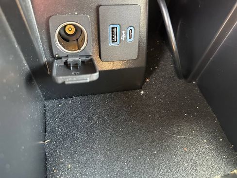 Used 2022 Ford Explorer Platinum w/ Equipment Group 601A RWD image 24