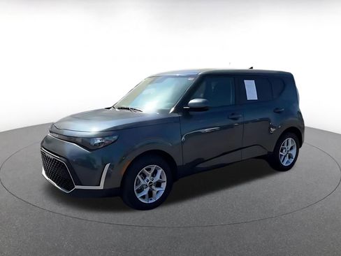Used 2025 Kia Soul LX w/ LX Technology Package image 8