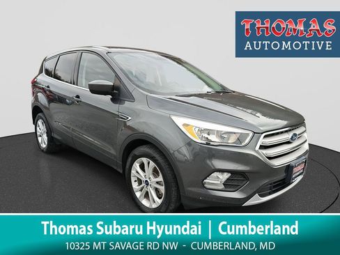 Used 2019 Ford Escape SE image 1