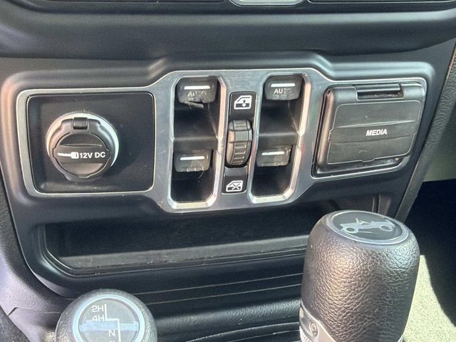 Used 2019 Jeep Wrangler Unlimited Sahara AWD/4WD image 16