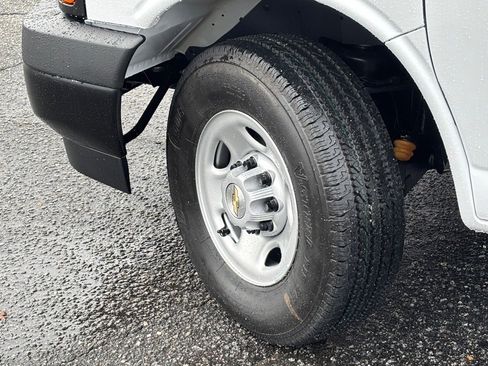 New 2025 Chevrolet Express 3500 w/ Driver Convenience Package image 22