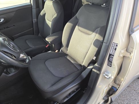 Used 2016 Jeep Renegade Latitude image 25