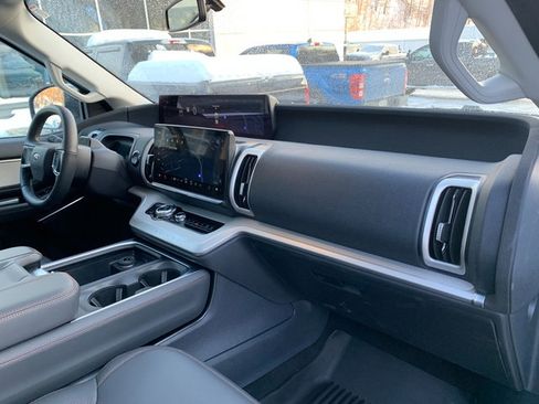 Used 2025 Ford Expedition Active image 14