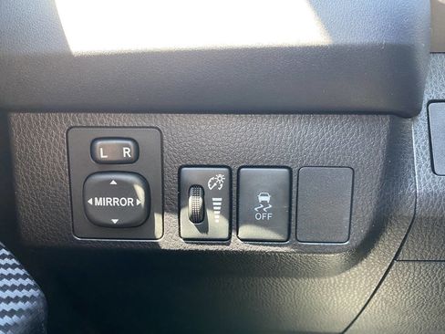 Used 2015 Toyota RAV4 LE FWD image 32
