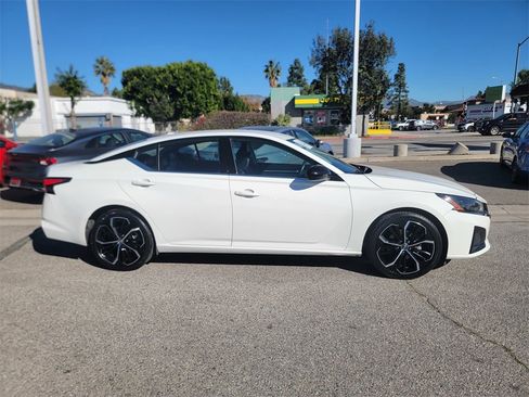 Used 2024 Nissan Altima 2.5 SR image 4