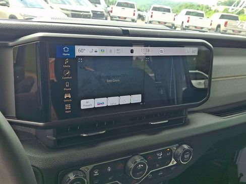 Used 2024 Jeep Wrangler Unlimited AWD/4WD image 16