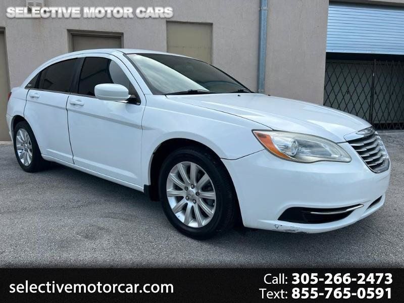 Used 2011 Chrysler 200 Touring FWD image 1