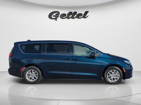 Used 2023 Chrysler Pacifica Touring-L image 23
