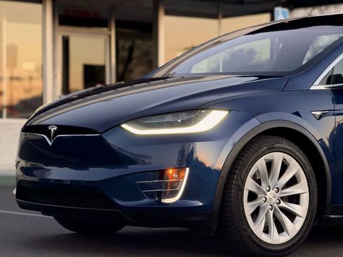 Used 2020 Tesla Model X Long Range image 4