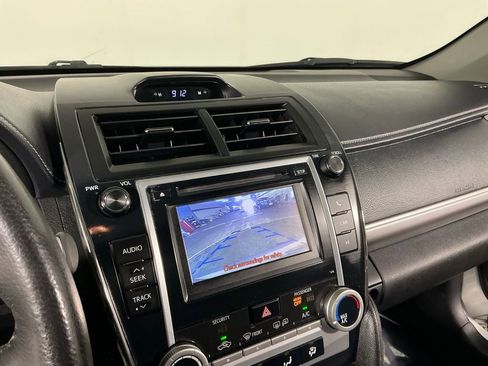 Used 2014 Toyota Camry SE image 14