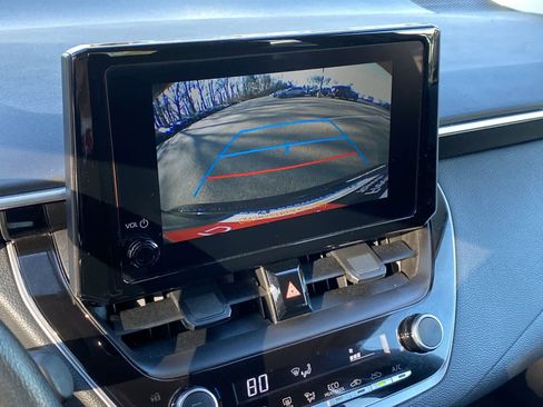 Used 2025 Toyota Corolla LE image 32